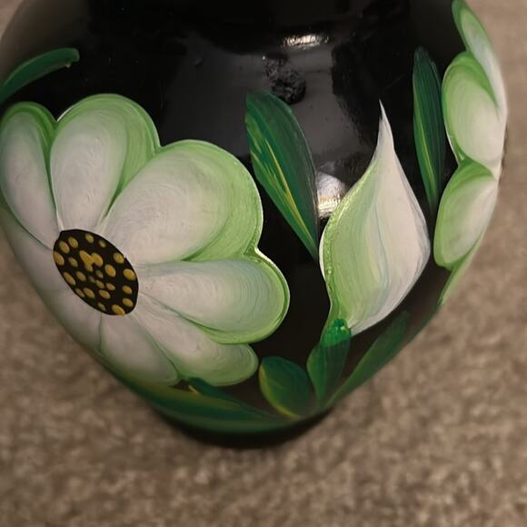 Gorgeous Black and Green Oaxaca Vase 7.5 Inches Tall CHIP ON BACK - Picture 7 of 7